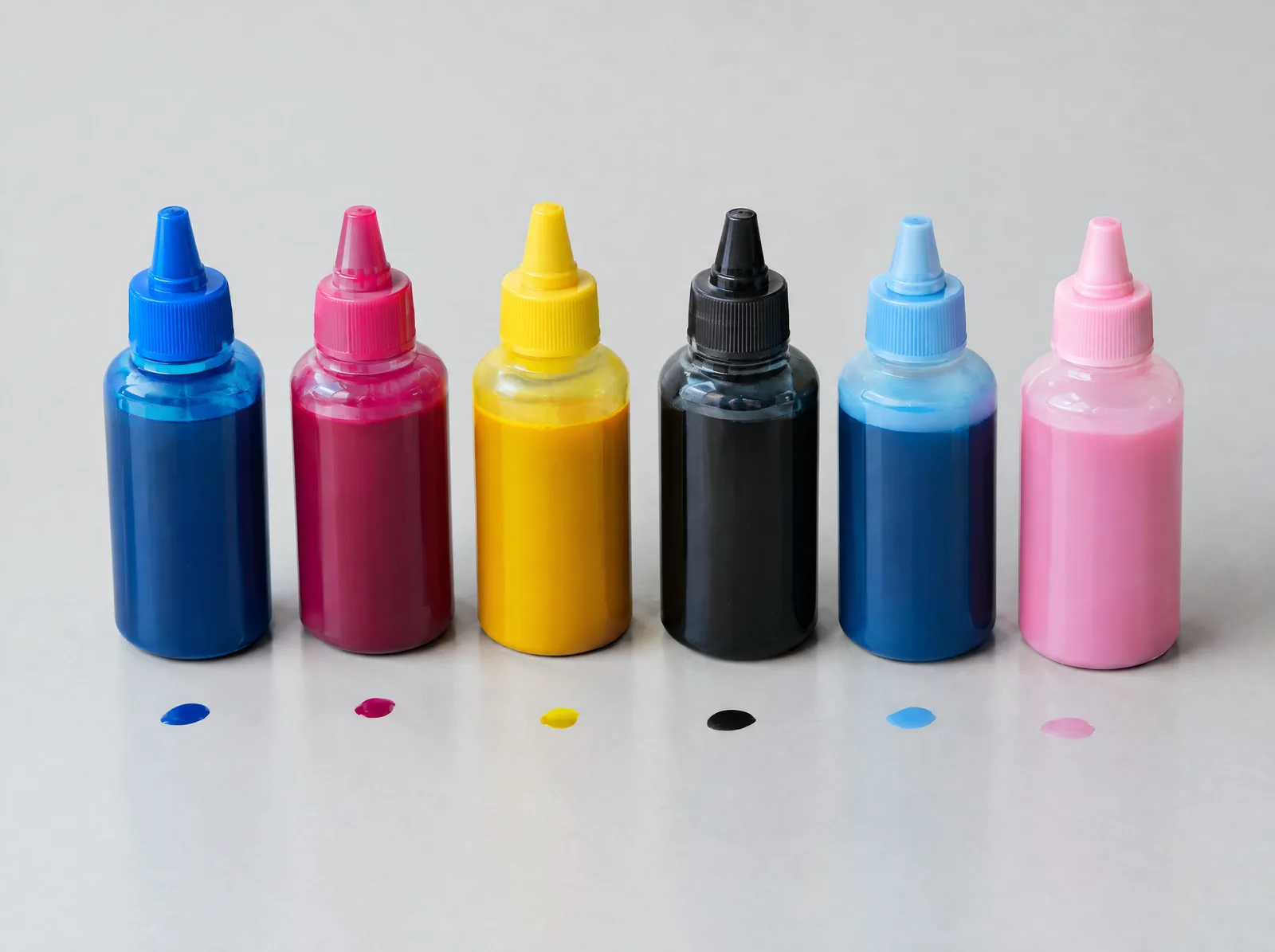 Pequeñas botellas de tinta de recarga en seis colores